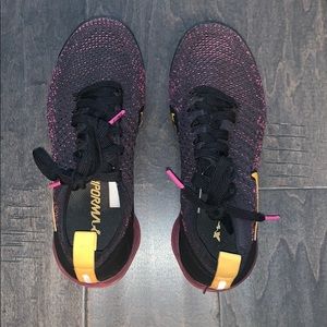 Nike Air VaporMax Flyknit 2 Sz7 women’s MSRP 190